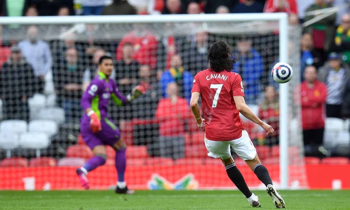 Cavani đang đưa chiếc áo số 7 của Manchester United về với vẻ đẹp vốn có. Ảnh: Vietnamnet.vn