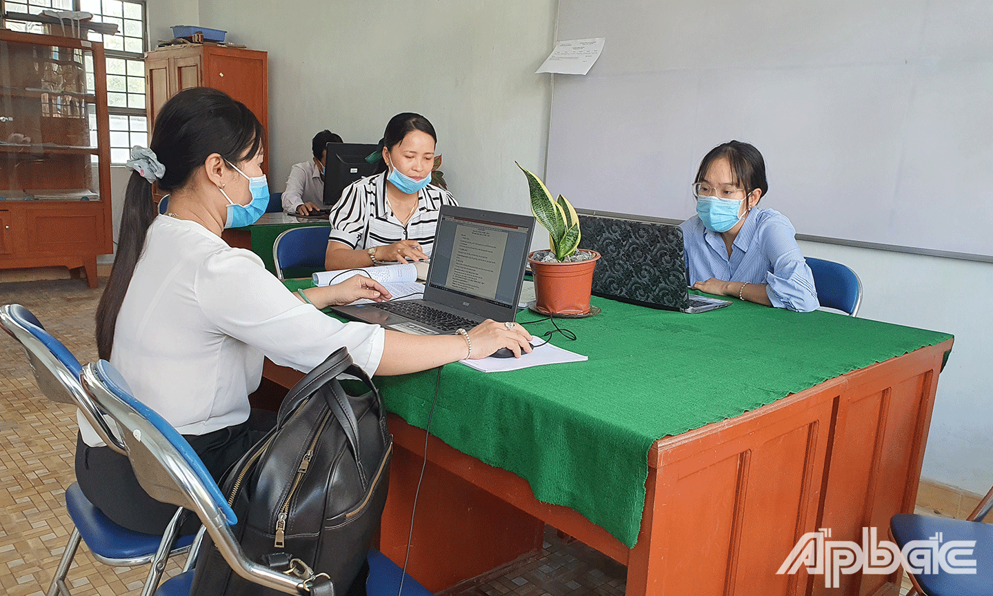 Những năm qua, nhờ sự cộng đồng trách nhiệm của toàn xã hội, sự nghiệp giáo dục của tỉnh nhà có nhiều bước phát triển khởi sắc. (Ảnh chụp tại Trường THCS Long Bình Điền, huyện Chợ Gạo). 