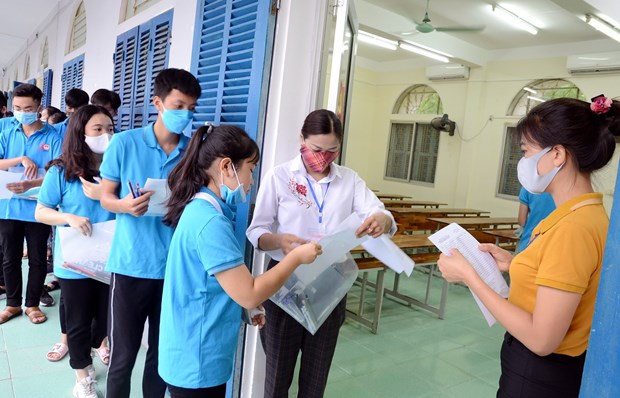 Ngành giáo dục và y tế đã có phương án dự phòng trong công tác tổ chức thi và tuyển sinh, ứng phó với diễn biến phức tạp của dịch COVID-19 