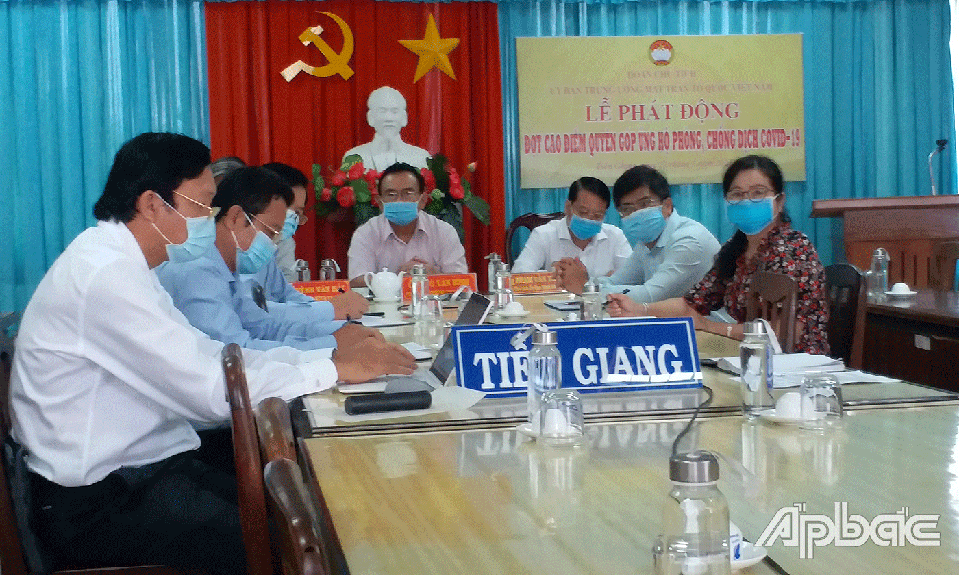 Tại điểm cầu Tiền Giang.