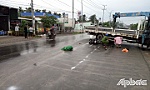 Tông vào xe tải cẩu, 2 người tử vong