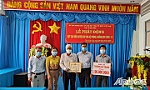 TS.BS Trương Bá Trung ủng hộ TX. Gò Công 100 triệu đồng phòng, chống dịch Covid-19