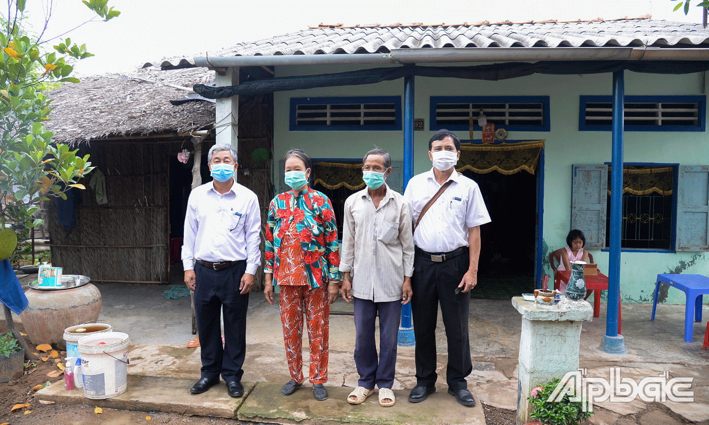 Căn nhà của cựu chiến binh Phan Văn Đực (xã Tân Thành, huyện Gò Công Đông) đã xuống cấp nặng.