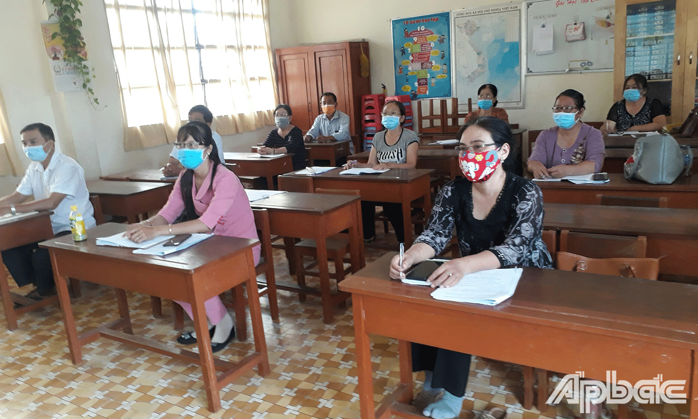 Buổi tập huấn trực tuyến tại Trường Tiểu học Huỳnh Văn Phèn, huyện Gò Công Tây. 