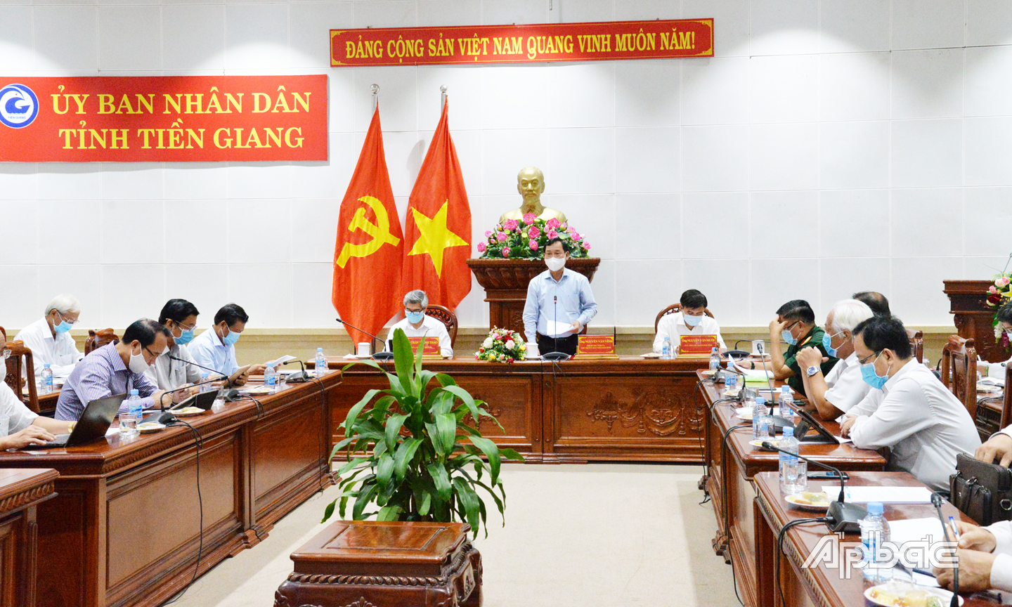 Đồng chí Nguyễn Văn Vĩnh chỉ đạo những nhiệm vụ cần thực hiện ngay để phòng, chống dịch hiệu quả