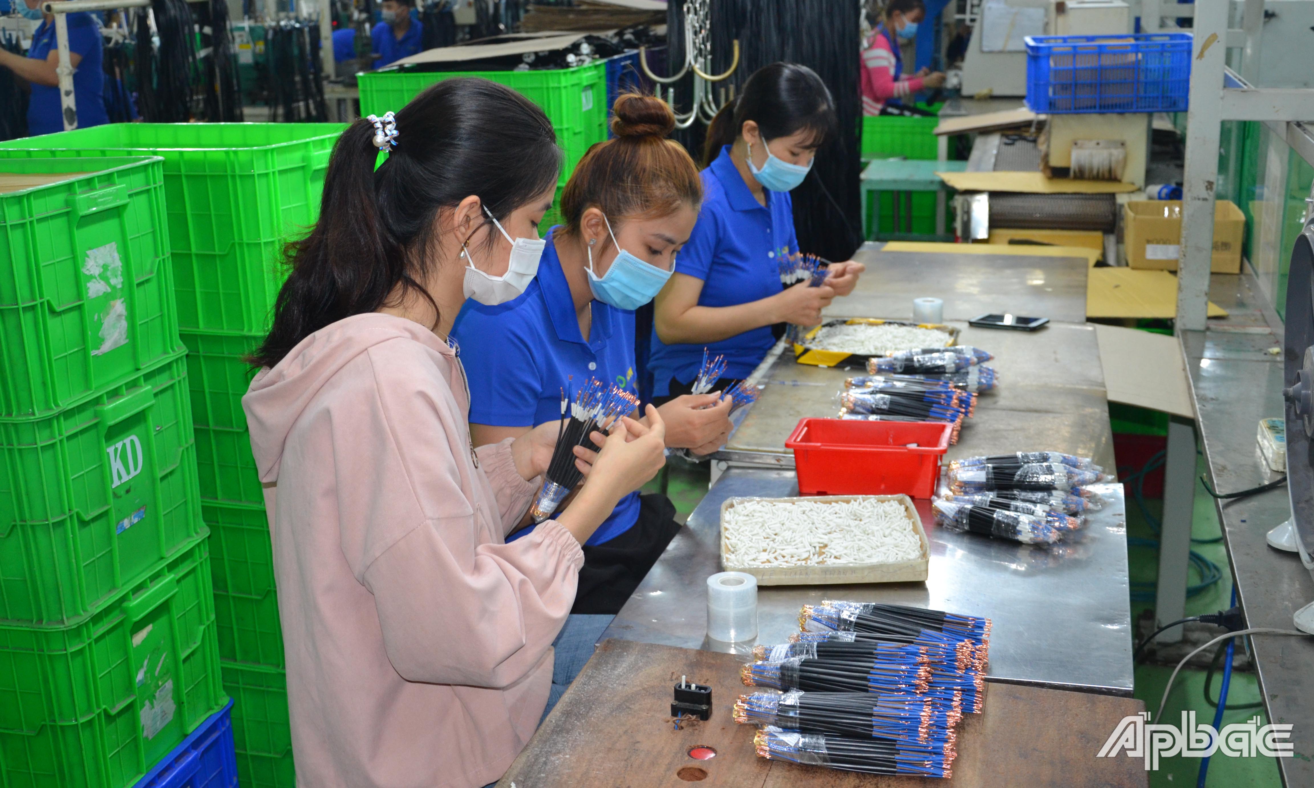 DN trong các khu, CCN trên đại bàn tỉnh chủ động thực hiện tốt các biện pháp phòng, chống dịch Covid-19.