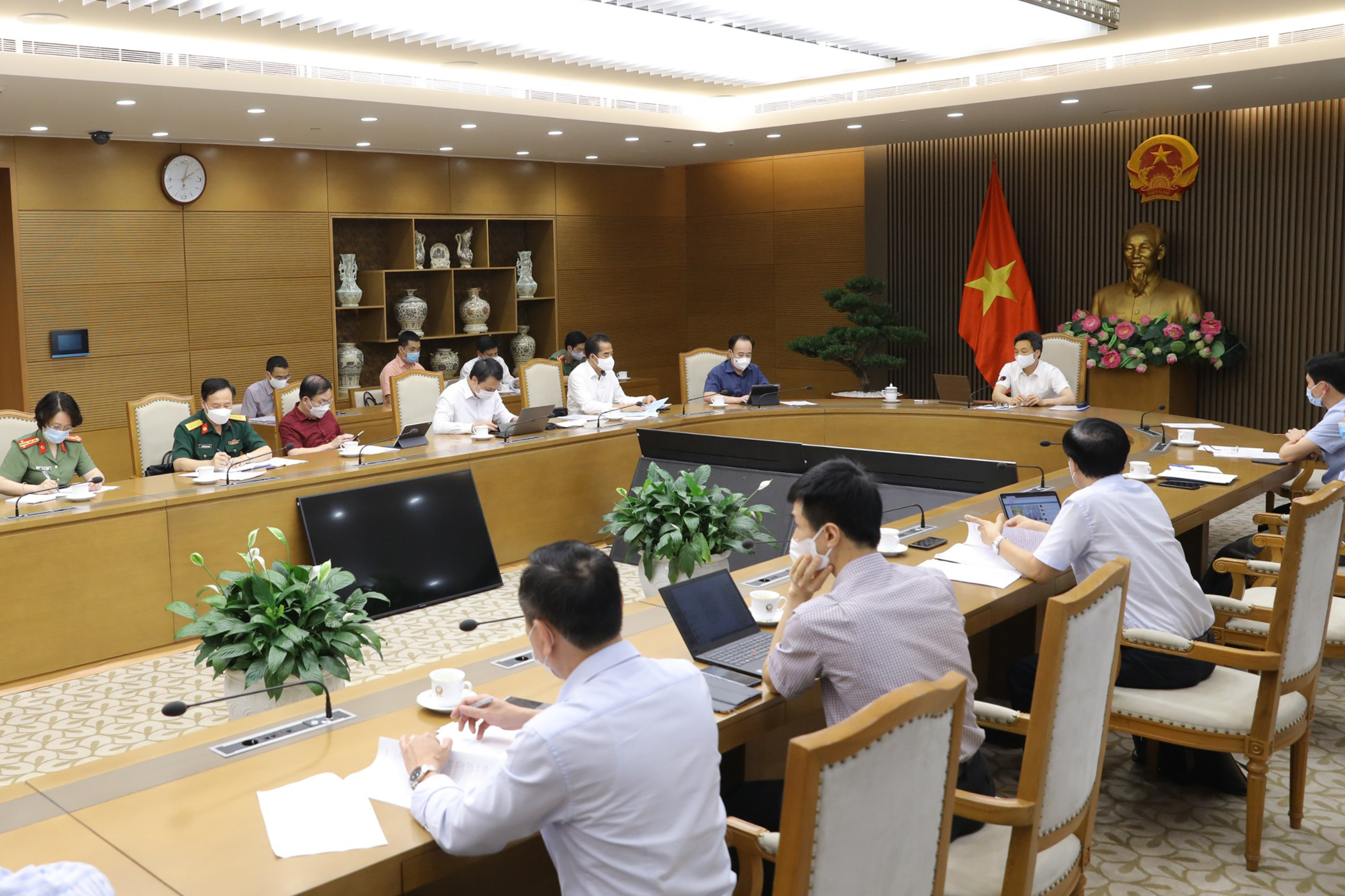 Thường trực Ban Chỉ đạo giao Bộ Y tế khẩn trương đúc rút kinh nghiệm phòng, chống dịch trong khu công nghiệp tại Bắc Ninh, Bắc Giang, phổ biến ngay cho các địa phương. Ảnh VGP