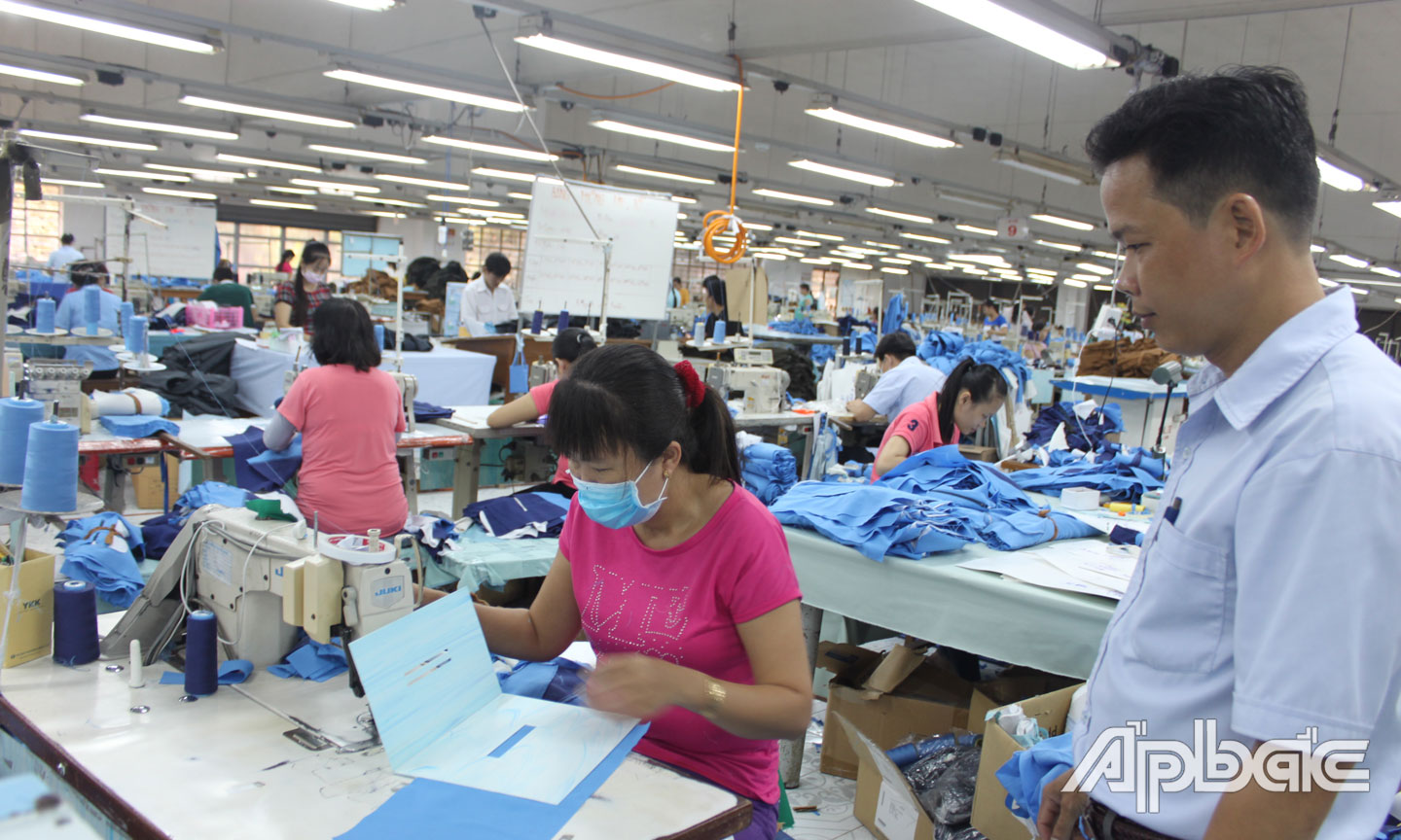 Đảng ủy các KCN tập trung phát triển Đảng, tạo nguồn từng bước thành lập tổ chức cơ sở đảng trong các doanh nghiệp ngoài nhà nước.