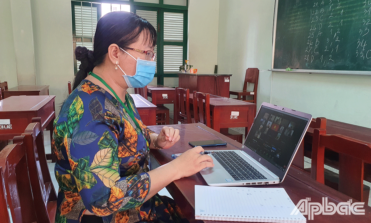 Một tiết dạy trực tuyến của cô Trần Thủy Tiên, Tổ trưởng Tổ Ngoại ngữ, Trường THPT Nguyễn Đình Chiểu, TP. Mỹ Tho. 