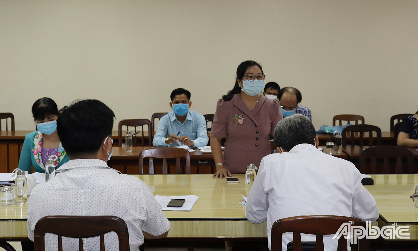 Đại diện các sở, ban, ngành đóng góp ý kiến hoàn thiện dự thảo phong trào thi đua 