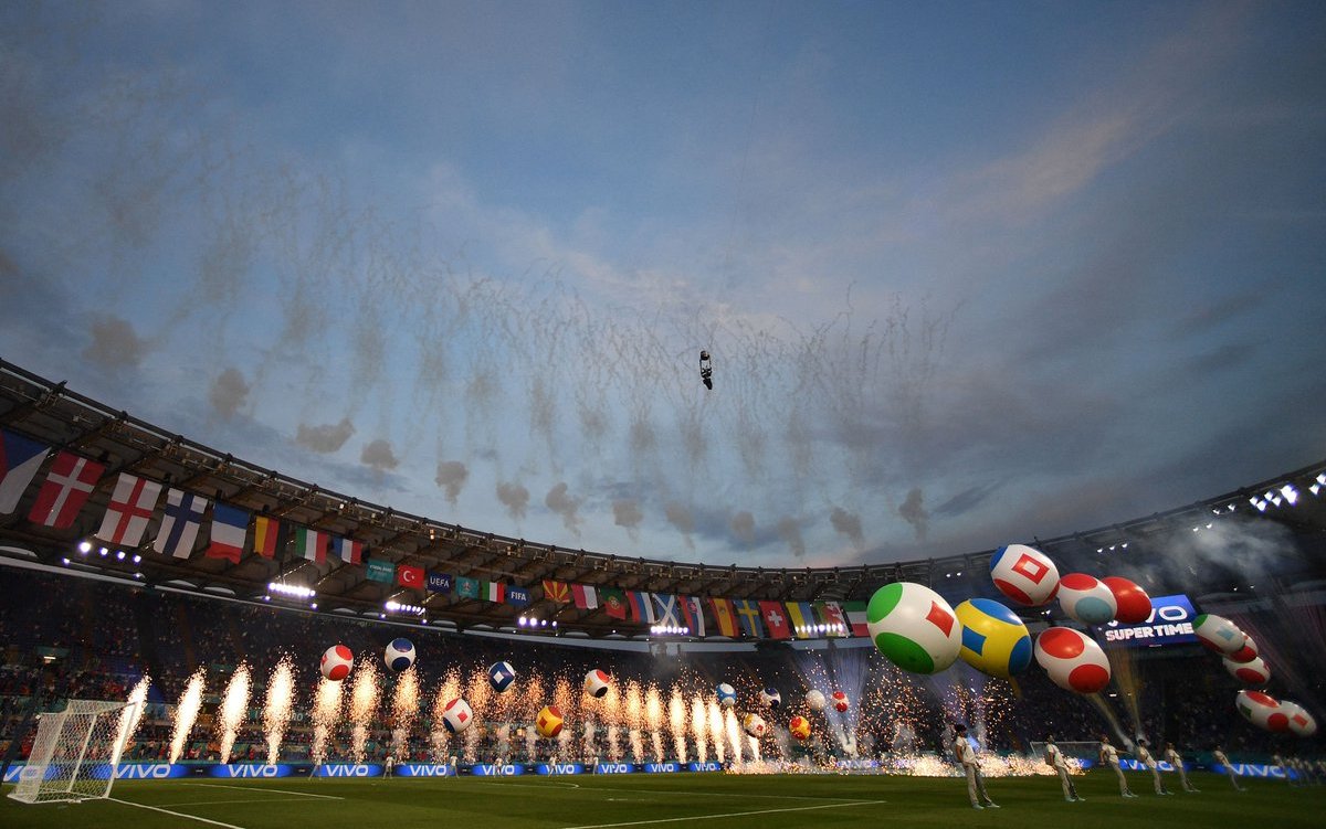 Buổi lễ khai mạc Euro 2020 diễn ra ngắn gọn nhưng không kém phần đặc sắc, ngay trước trận mở màn giải đấu giữa chủ nhà Italia và Thổ Nhĩ Kỳ.