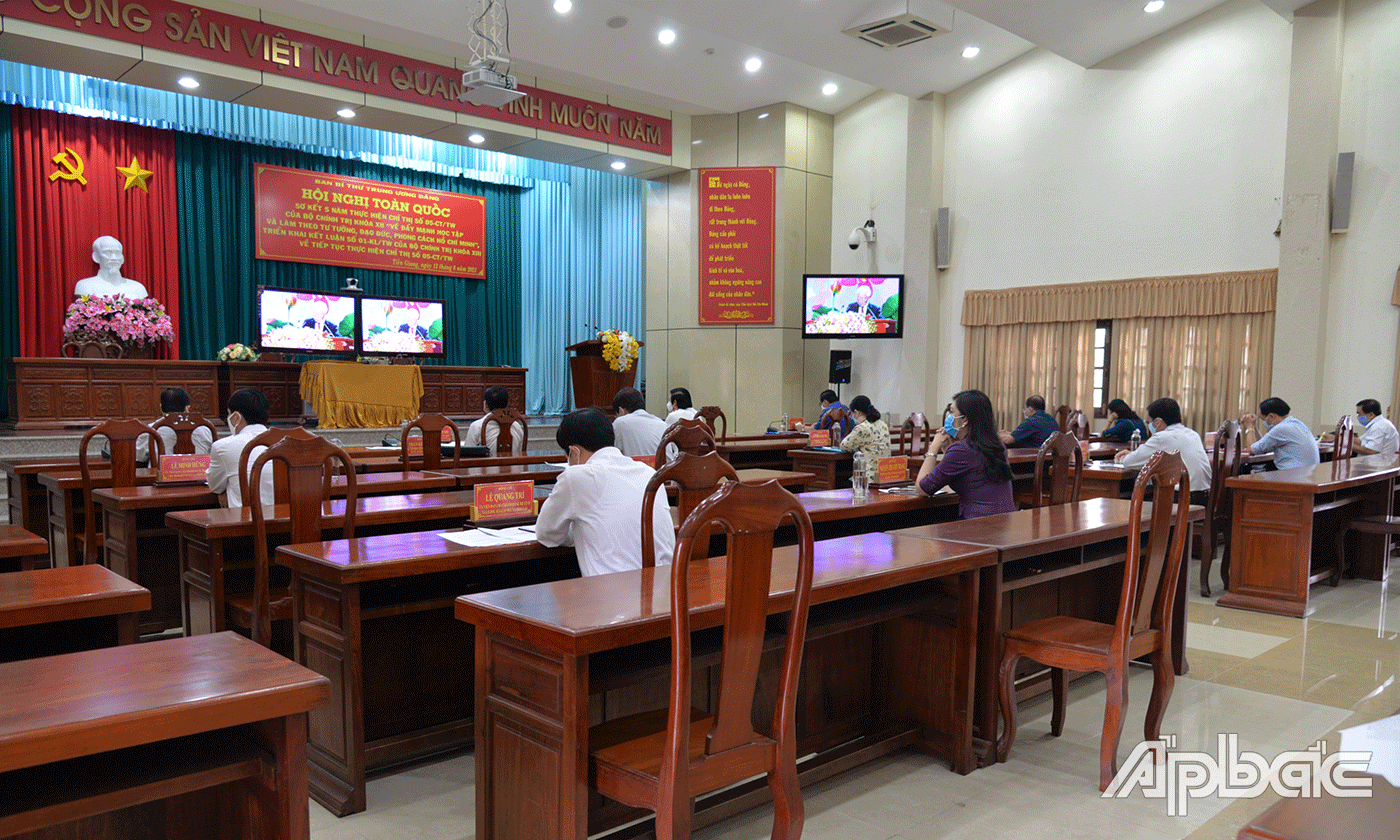 Ảnh chụp tại điểm cầu tỉnh Tiền Giang.
