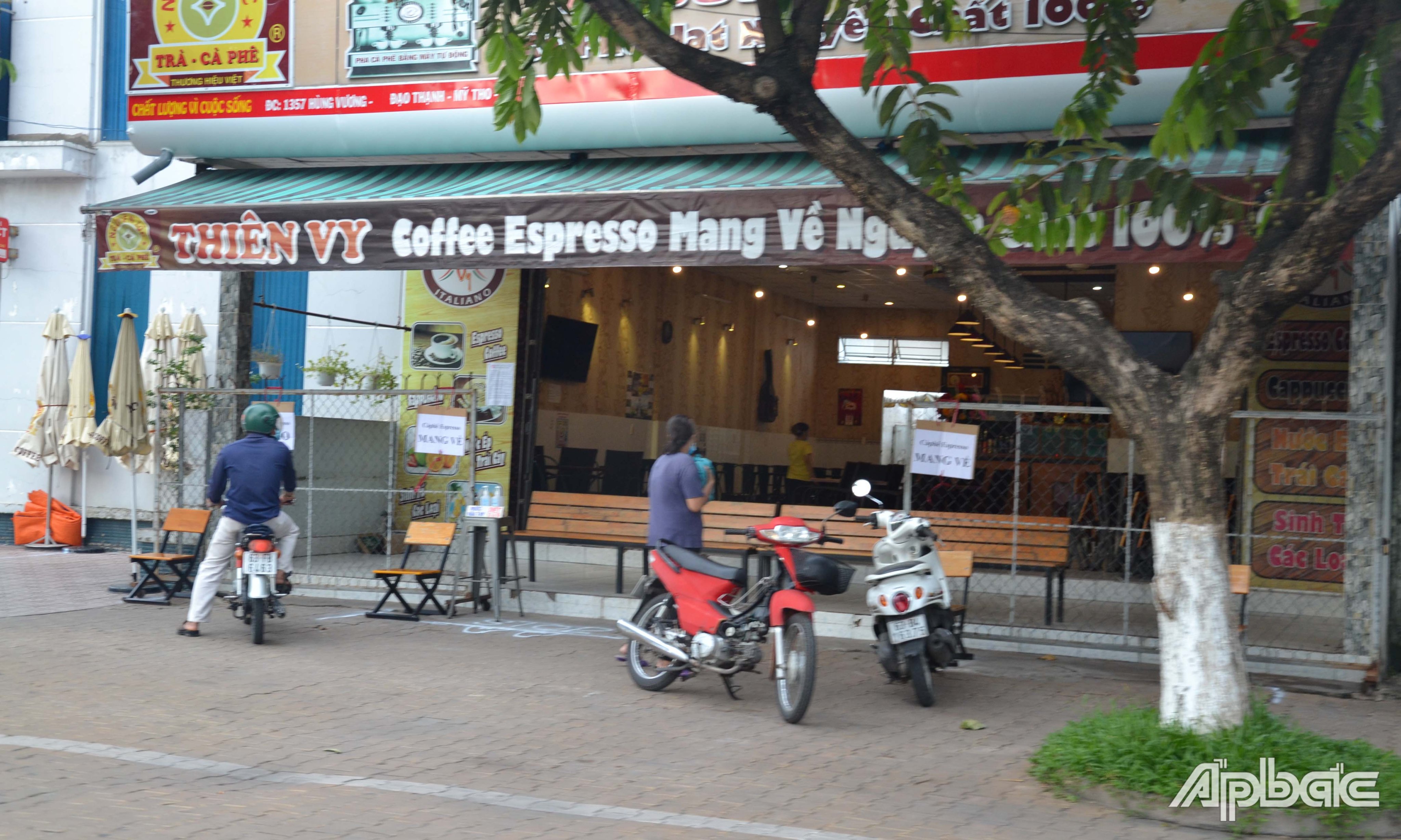 Quán cà phê bán mang về.