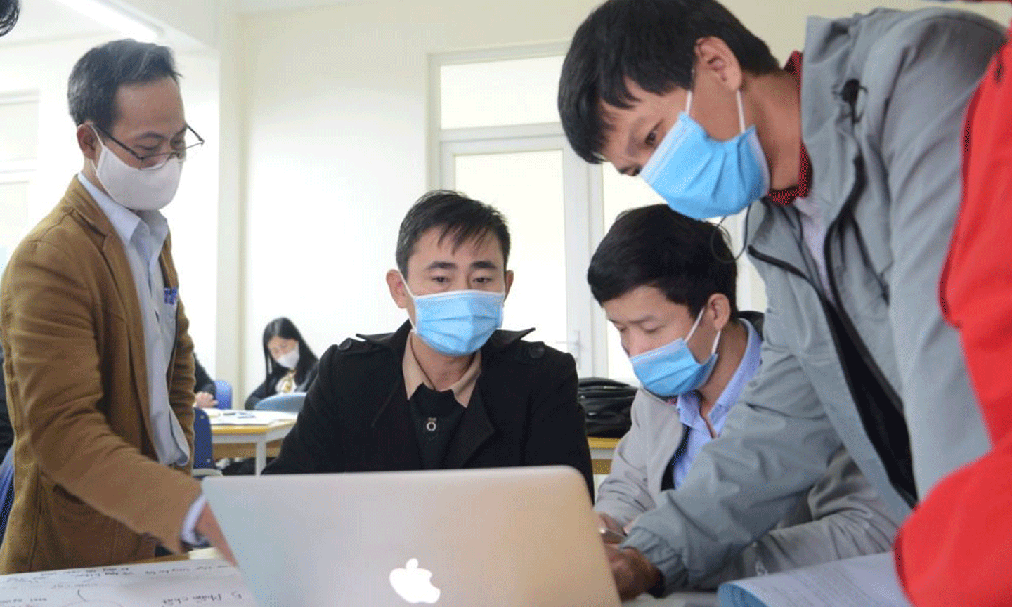 Giáo viên mùa dịch: Tạm dừng dạy học, không dừng bồi dưỡng nâng cao trình độ