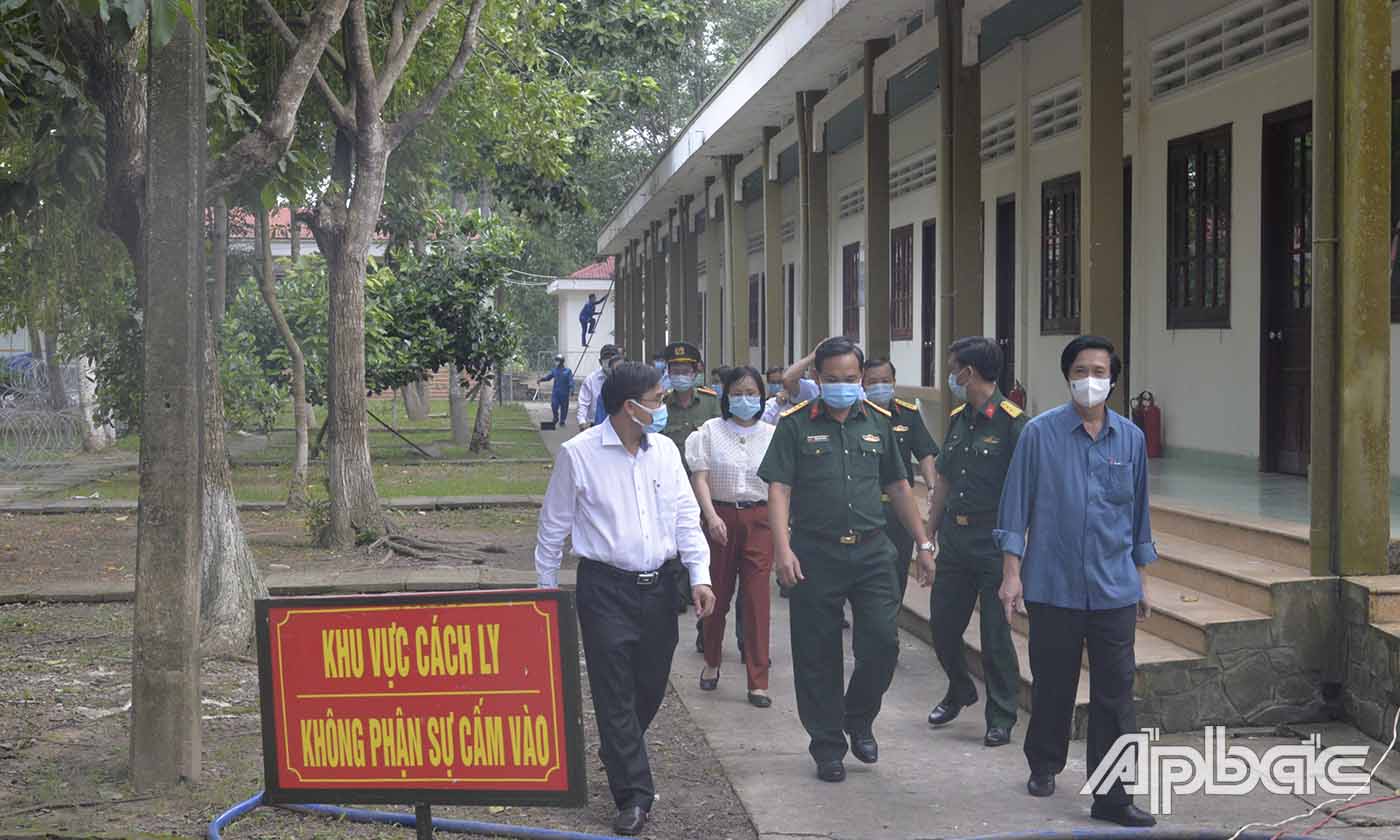 Đoàn đến kiểm tra công tác chuẩn bị khu cách ly tập trung tại Trung đoàn 924.