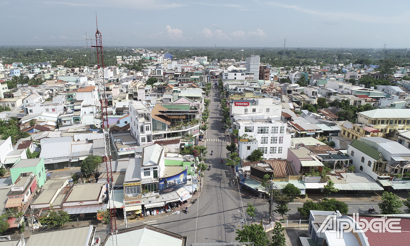 Đường phố TX. Cai Lậy vắng tanh.