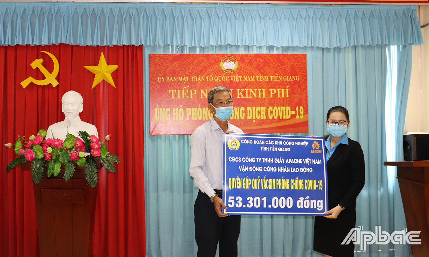 Công ty TNHH Giày Apache Việt Nam ủng hộ Quỹ phòng, chống dịch Covid -19.