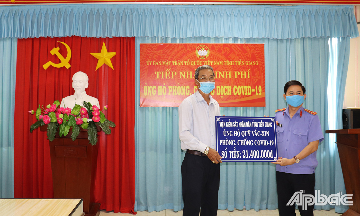 Viện Kiểm sát Nhân dân tỉnh Tiền Giang ủng hộ Quỹ phòng, chống dịch Covid - 19.