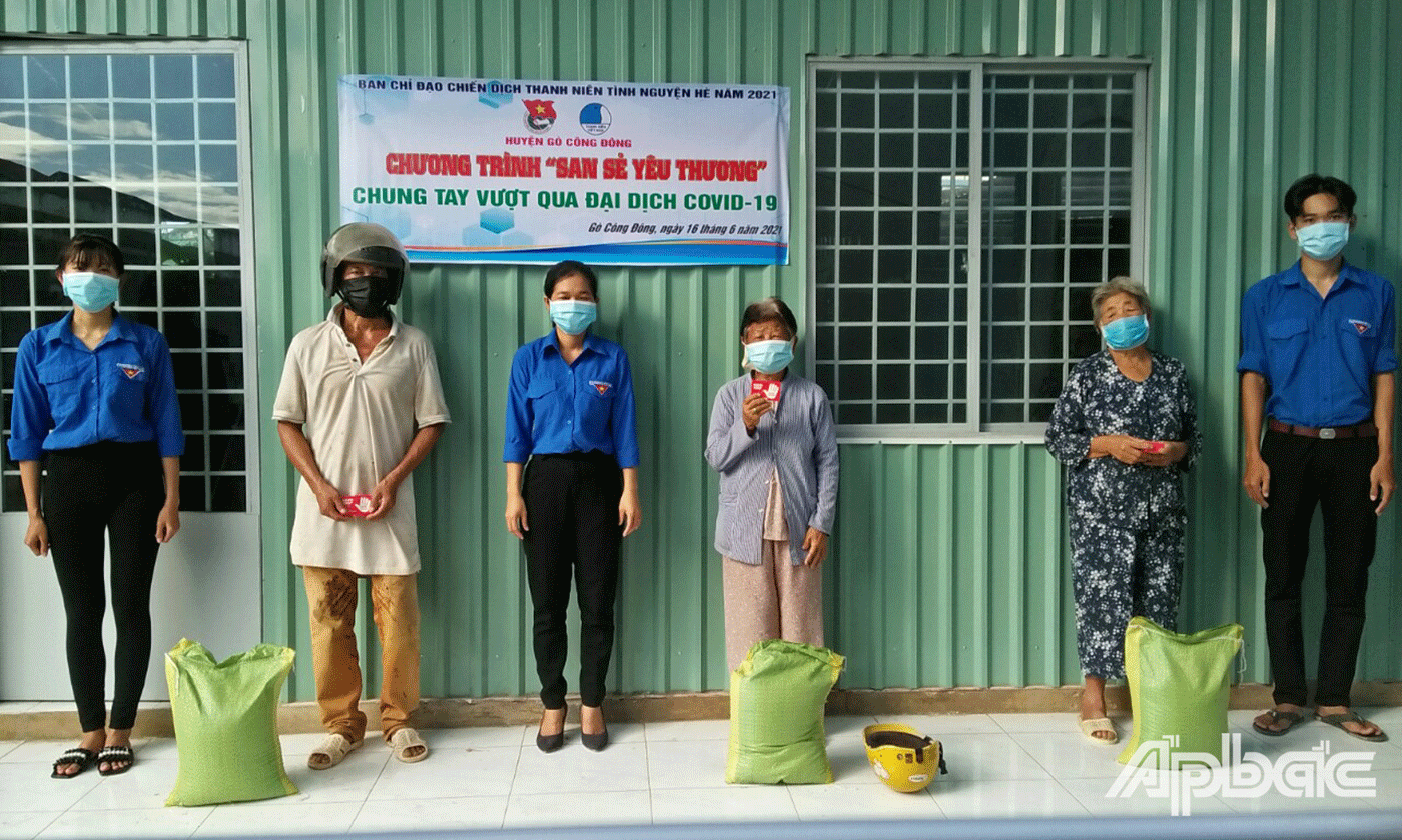 hộ người nghèo khó khăn, neo đơn, hộ bán vé số, người lao động thất nghiệp nhận hỗ trợ từ Chương trình