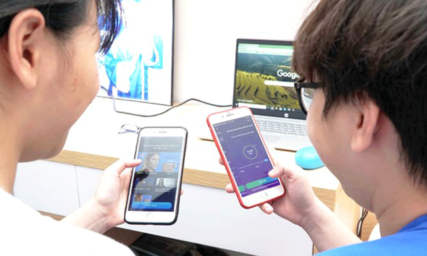 Thiết bị công nghệ kết hợp với không gian internet giúp mở rộng tầm nhìn, khơi dậy sự sáng tạo. Ảnh: HOÀNG HÙNG