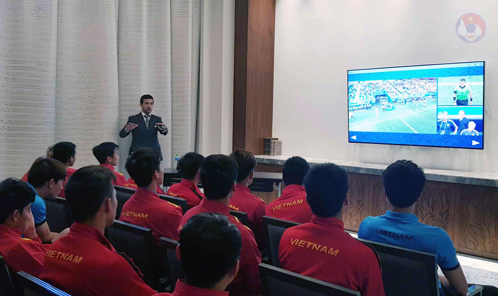 AFC phổ biến các hướng dẫn, qui định về các tình huống sử dụng VAR cho ĐT Việt Nam hồi thi đấu tại VCK Asian Cup 2019.