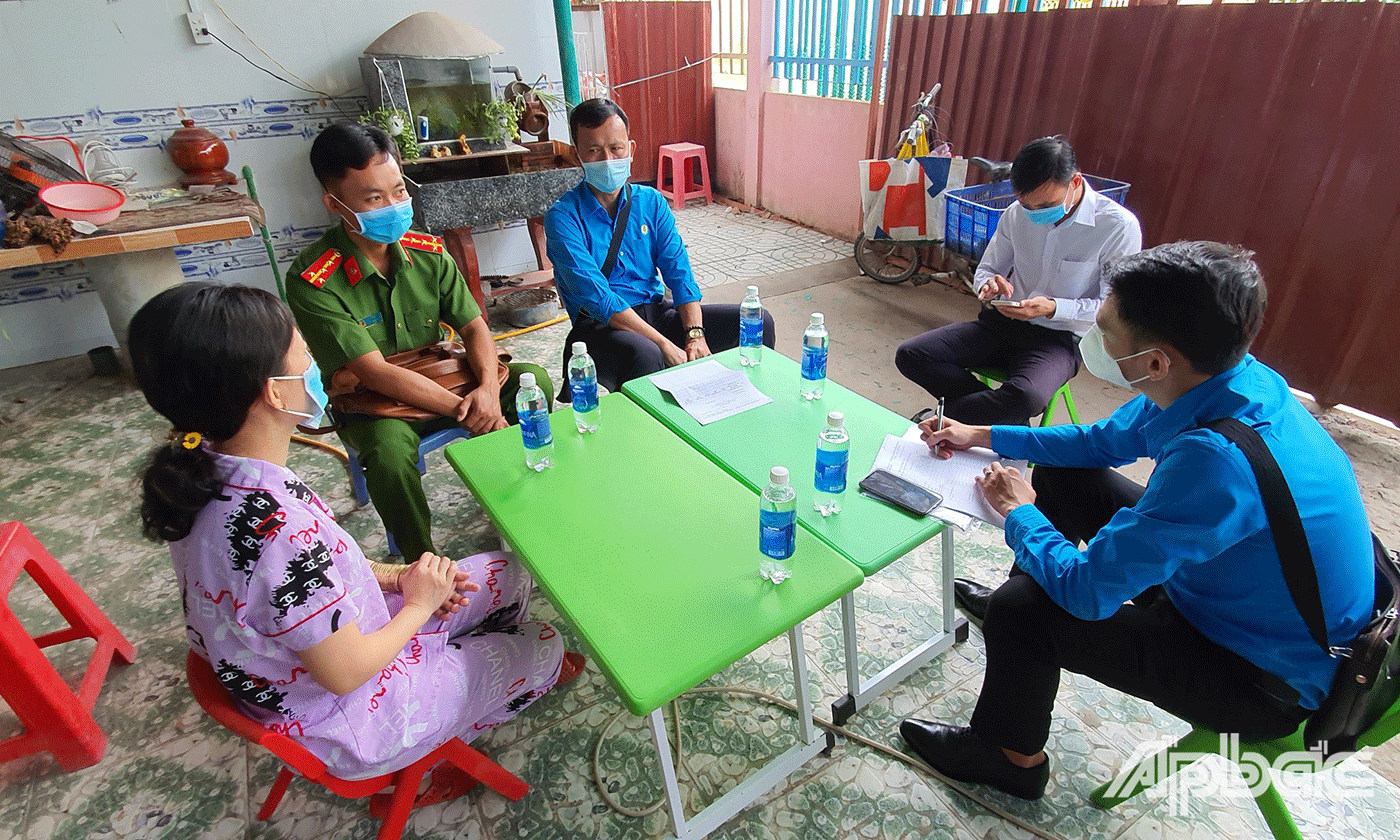 Đoàn đến làm việc với các chủ nhà trọ ban quản lý 49 khu nhà trọ công nhân tự quản trên địa bàn tỉnh Tiền Giang 
