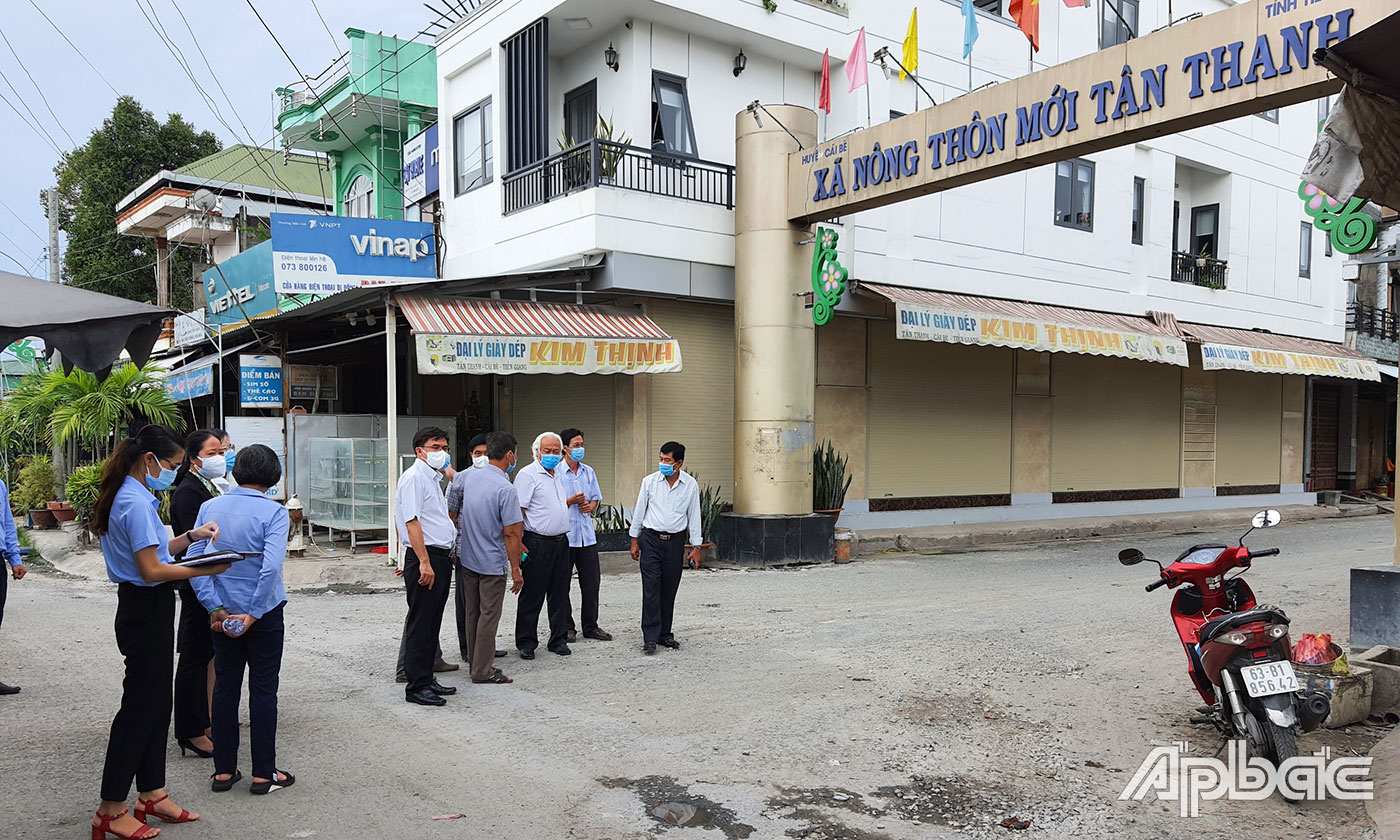 Ban Chỉ đạo Phòng , chống dịch Covid-19 tỉnh đến kiểm tra tại chợ Tân Thanh.