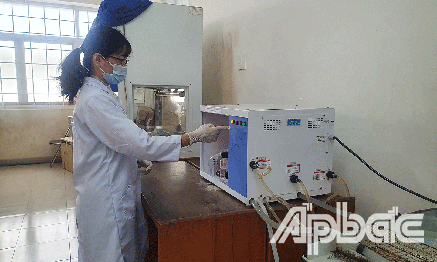 Hoạt động pha chế diễn ra trong phòng thí nghiệm đảm bảo tốt các điều kiện. 