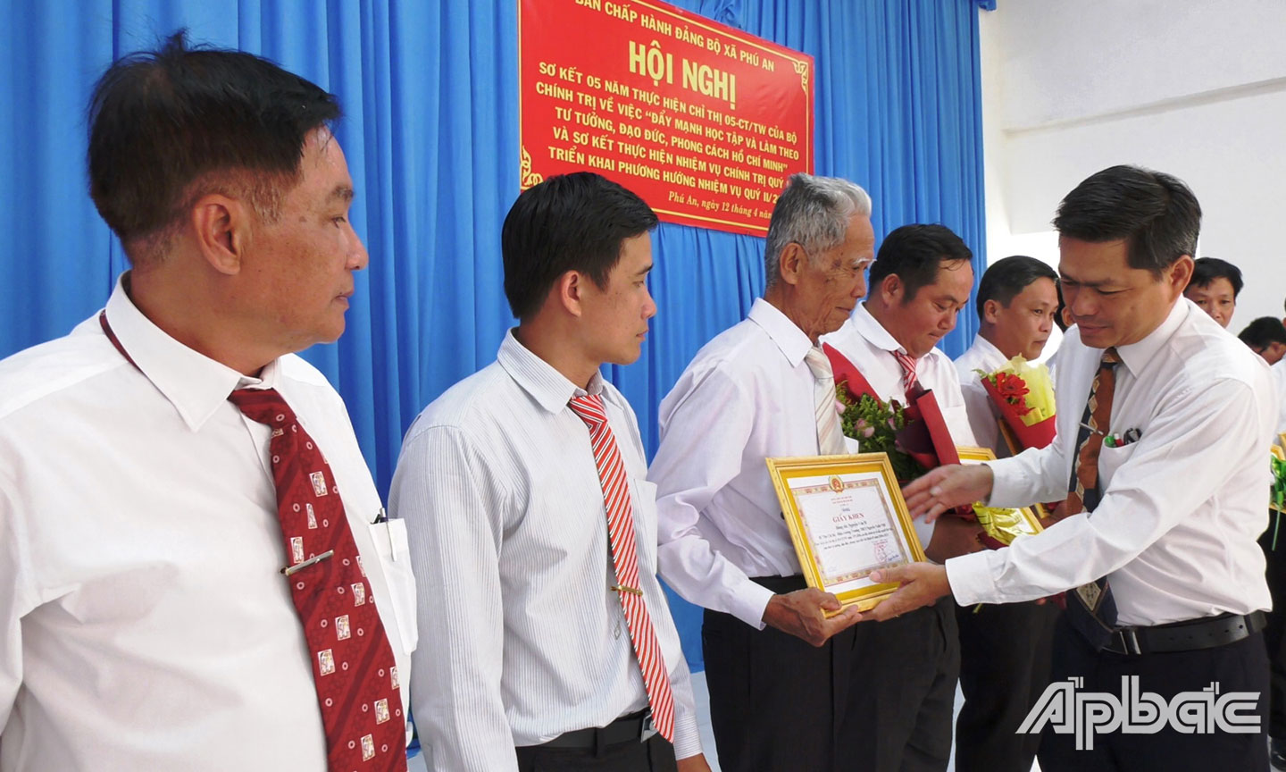 Đảng bộ xã Phú An tuyên dương, khen thưởng các cá nhân tiêu biểu trong học tập và làm theo tư tưởng, đạo đức,  phong cách Hồ Chí Minh.