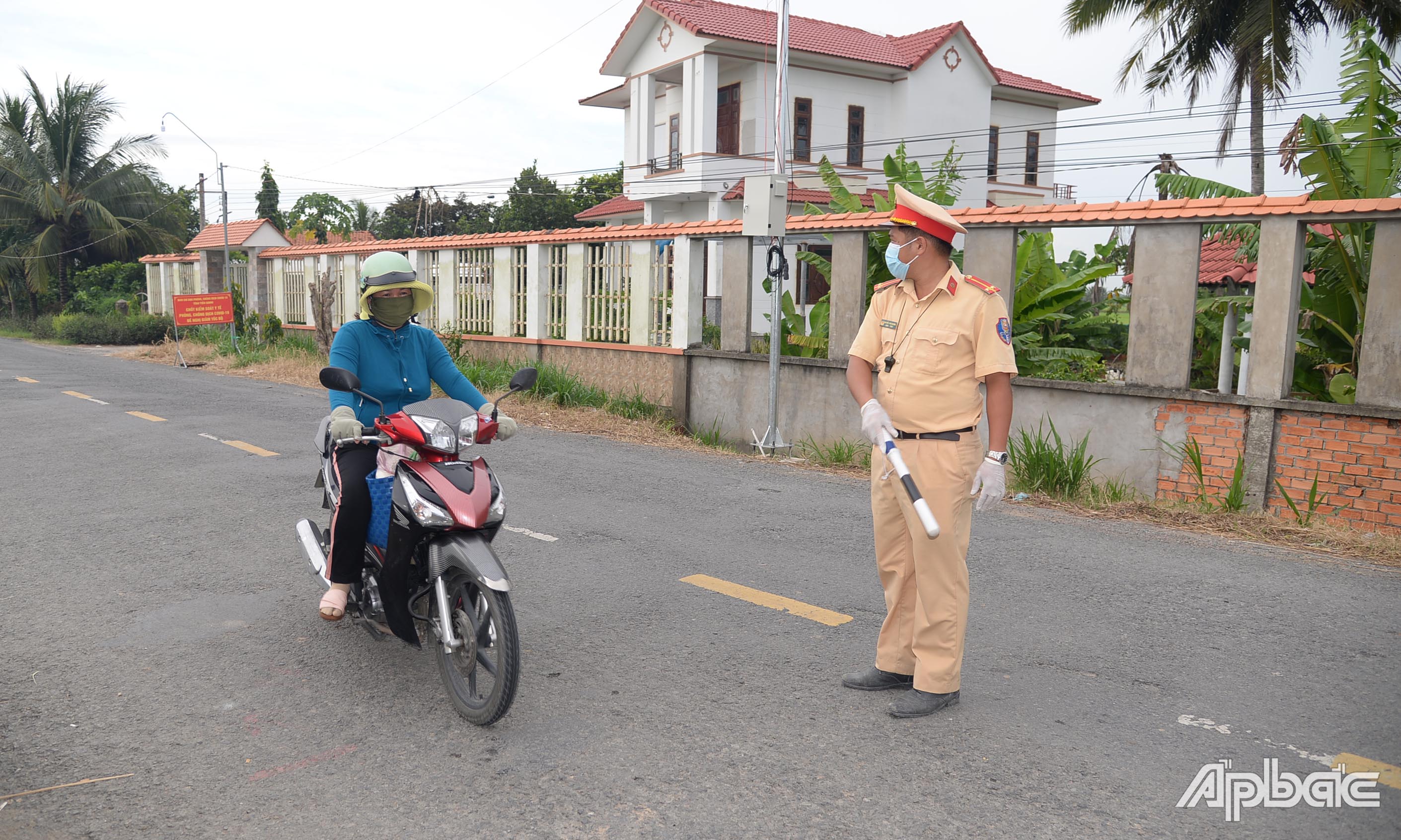 Tổ kiểm soát dịch Covid-19 xã Phú Mỹ (huyện Tân Phước) đảm bảo công tác trực 24/24.