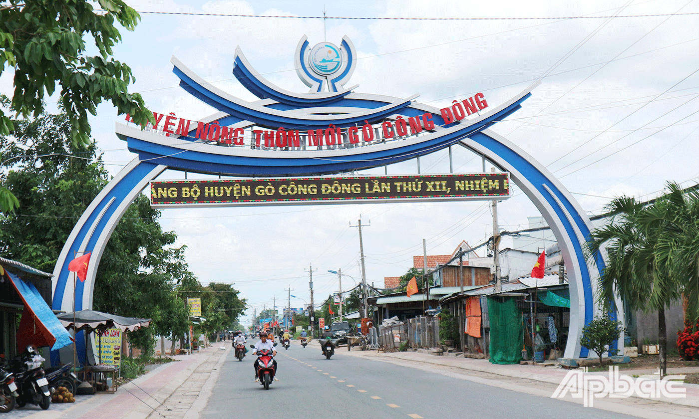 Cổng chào của huyện Gò Công Đông, tỉnh Tiền Giang