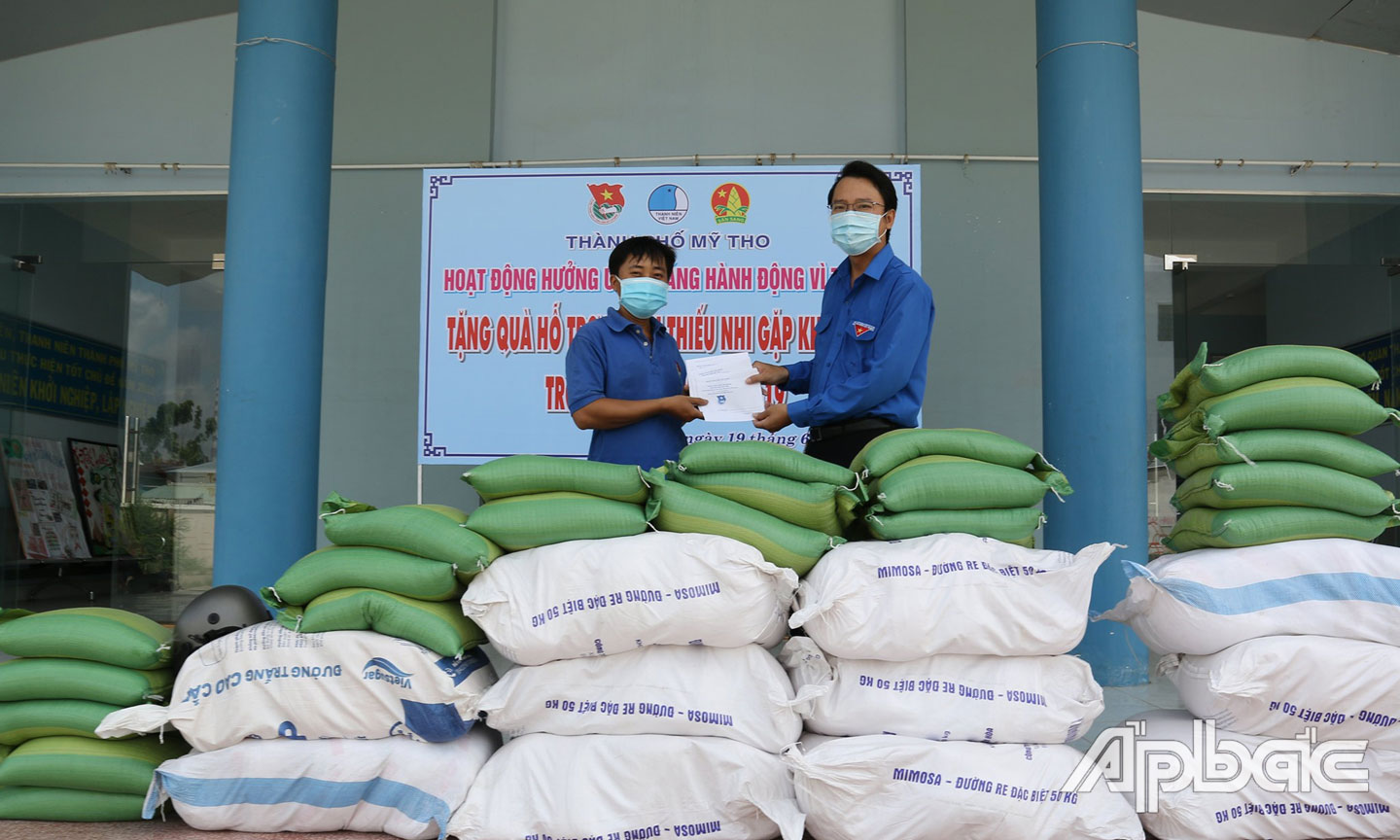 Đoàn Thanh niên TP. Mỹ Tho xung kích góp phần  phòng, chống dịch bệnh.