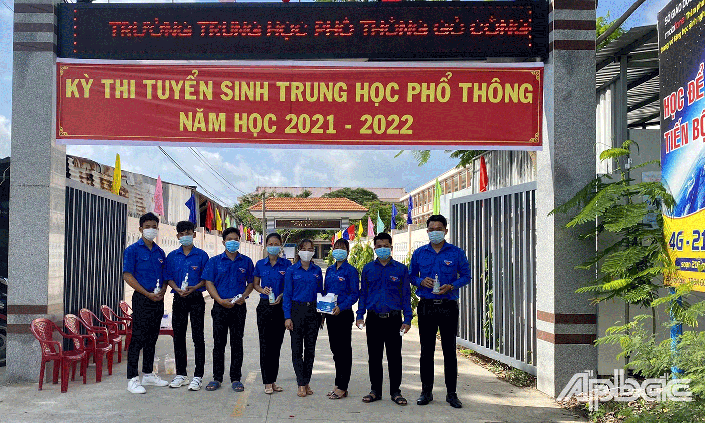 Đàn viên, thanh niên Thị xã Gò Công tham gia chương trình tiếp sức mùa thi trong kỳ thi Trung học Phổ thông