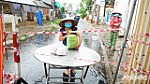 Ban Trị sự Phật giáo TP. Mỹ Tho: Tặng quà cho người dân trong khu vực phong tỏa