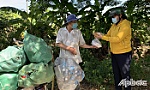 Tình người trong gian khó