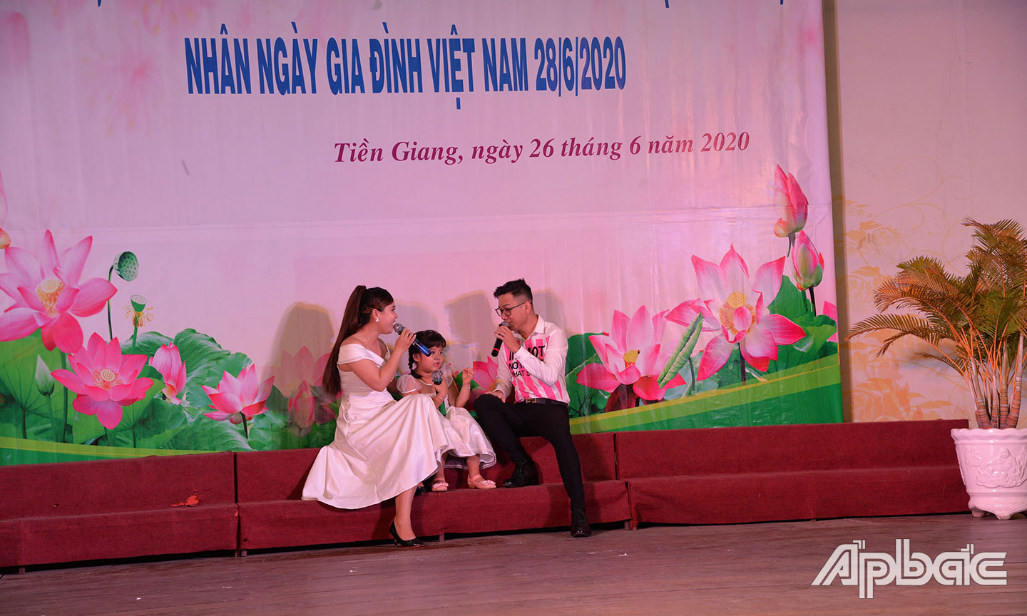 Trung tâm đã xây dựng nhiều tiết mục sân khấu hóa tuyên truyền về công tác gia đình góp phần nâng cao nhận thức để mỗi người xây dựng gia đình no ấm, tiến bộ, hạnh phúc.