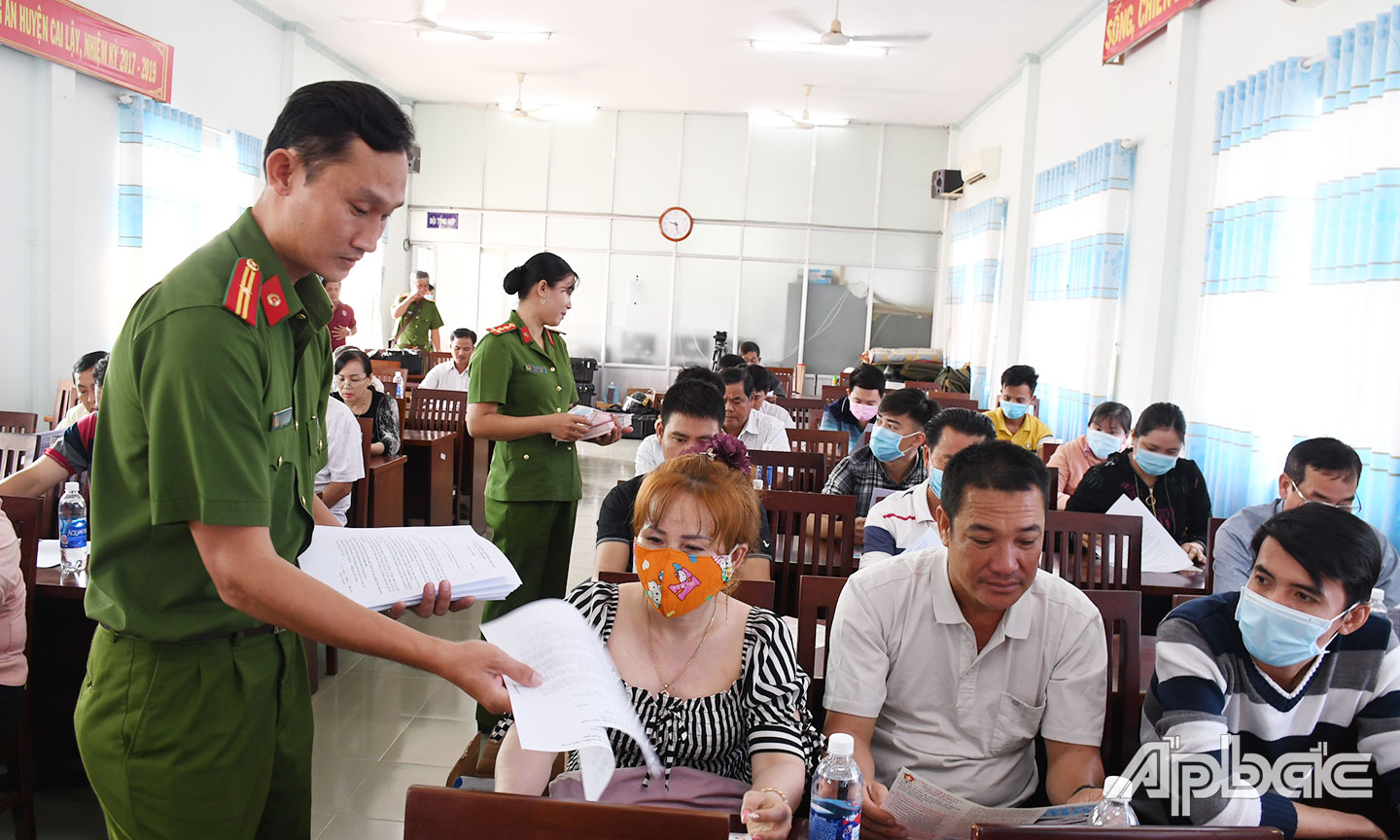 Phòng CSĐTTP về MT tuyên truyền phòng ngừa tội phạm ma túy cho chủ cơ sở kinh doanh có điều kiện  vào ngày 2-2-2021.              Ảnh: ĐẶNG THANH