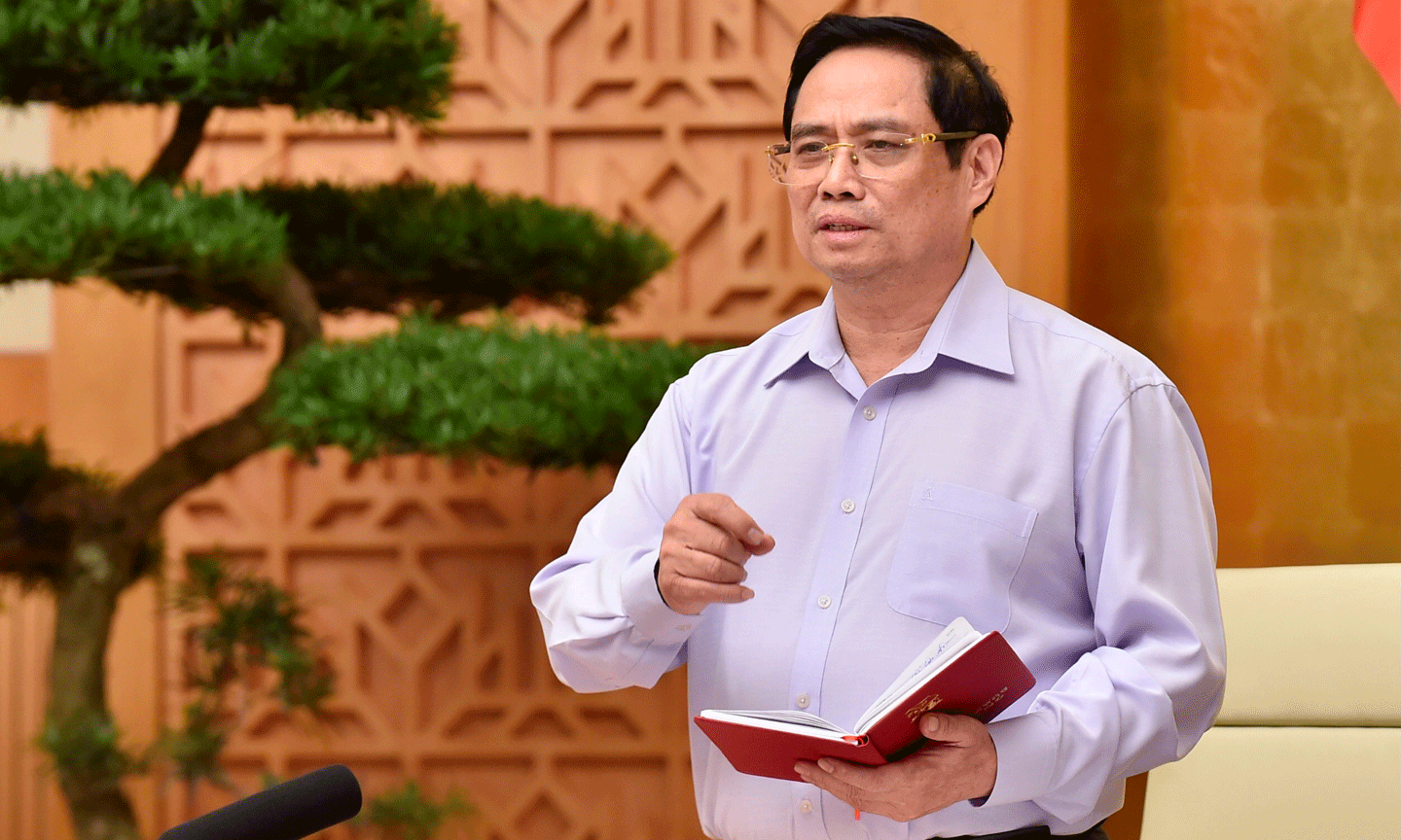 Thủ tướng Phạm Minh Chính yêu cầu, căn cứ tình hình thực tiễn để lãnh đạo, chỉ đạo, điều hành một cách linh hoạt, đúng hướng, kết hợp hài hòa, hợp lý, hiệu quả giữa chống dịch và phát triển kinh tế - xã hội. - Ảnh: VGP/Nhật Bắc