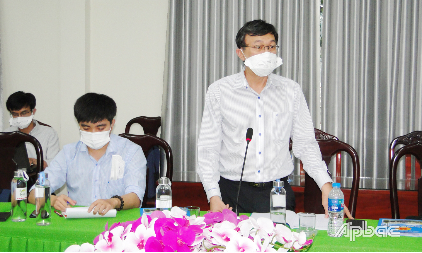 Tiến sĩ Nguyễn Vũ Thượng nêu những khuyến nghị với Ban chỉ đạo phòng chống dịch Covid-19 huyện Cái Bè