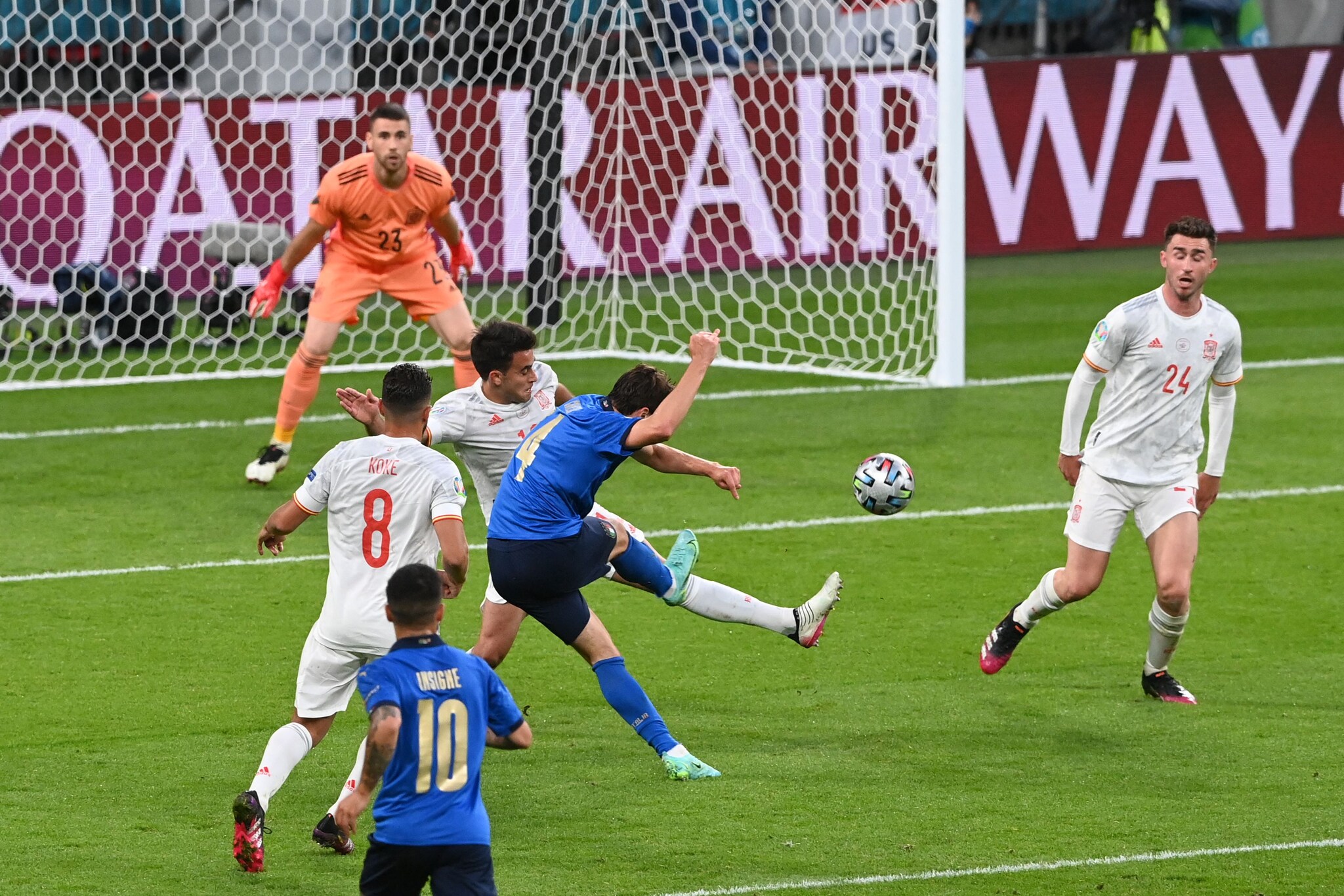 Chiesa cứa lòng hiểm hóc giúp Italia mở tỷ số trước Tây Ban Nha. (Ảnh: Getty Images) 