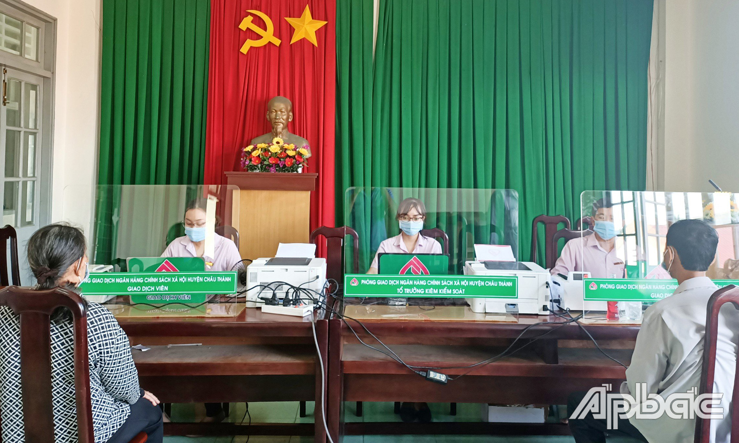 Giao dịch của Ngân hàng CSXH chi nhánh Tiền Giang.