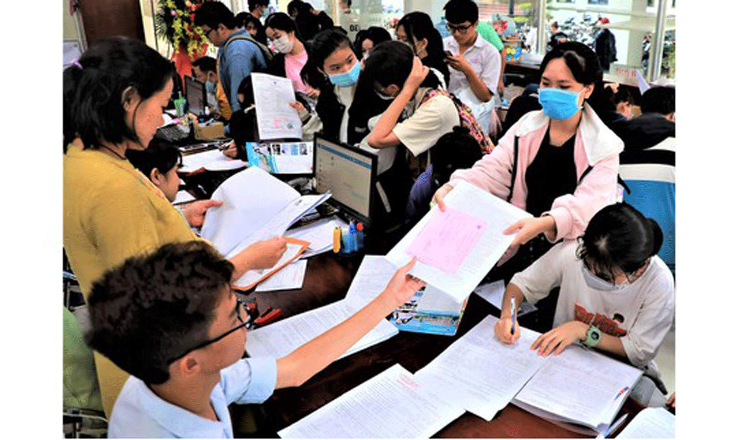 Thí sinh nộp hồ sơ xét tuyển bằng học bạ THPT năm 2021 tại Trường ĐH Công nghiệp Thực phẩm TPHCM