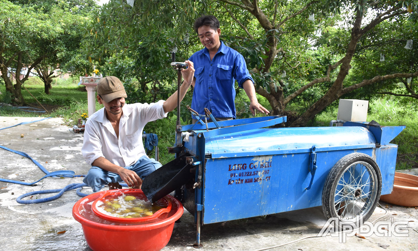 Thiết bị rửa trái sa pô của tác giả Trần Huỳnh Long (các ảnh chụp trước khi dịch bùng phát).