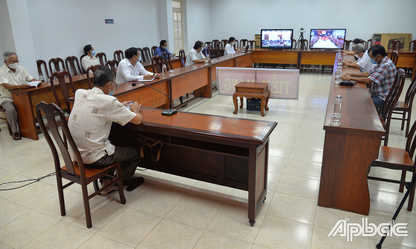 Tại điểm cầu Tiền Giang.