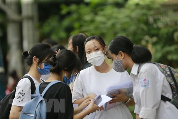 Thí sinh sau khi hoàn thành kỳ thi tốt nghiệp THPT 2021. (Ảnh: Bích Huệ/TTXVN)