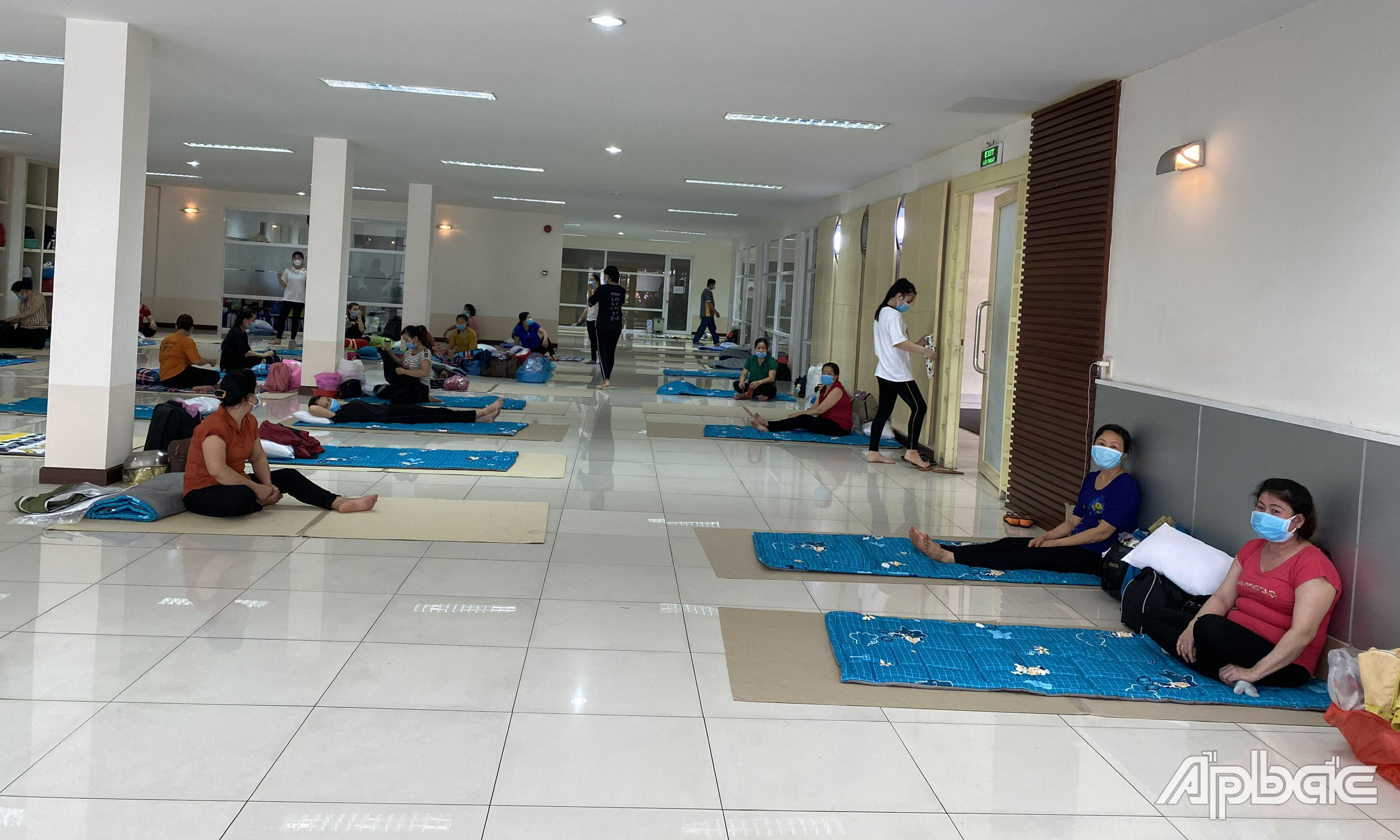Các DN trong các khu, CCN thực hiện phương án “3 tại chỗ” sẽ được lấy mẫu xét nghiệm RT-PCR SARS-CoV-2. Ảnh: H. NGHỊ