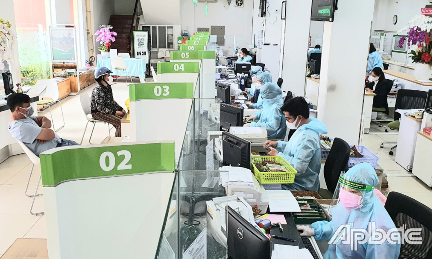 Giao dịch tại Vietcombank Tiền Giang.