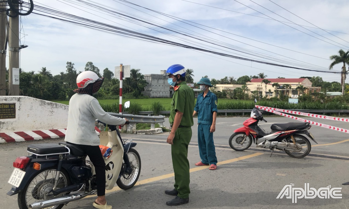 Huyện Gò Công Tây tăng cường kiểm tra rà soát các đối tượng ra vào địa phương đảm bảo công tác phòng chống dịch Covid-19