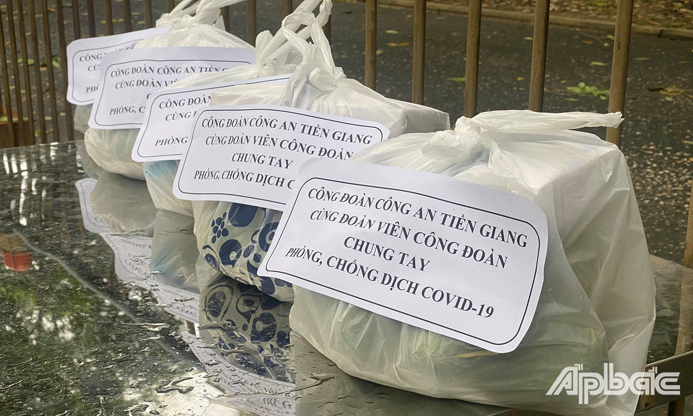 Công đoàn quà gồm các nhu yếu phẩm cần thiết, 
