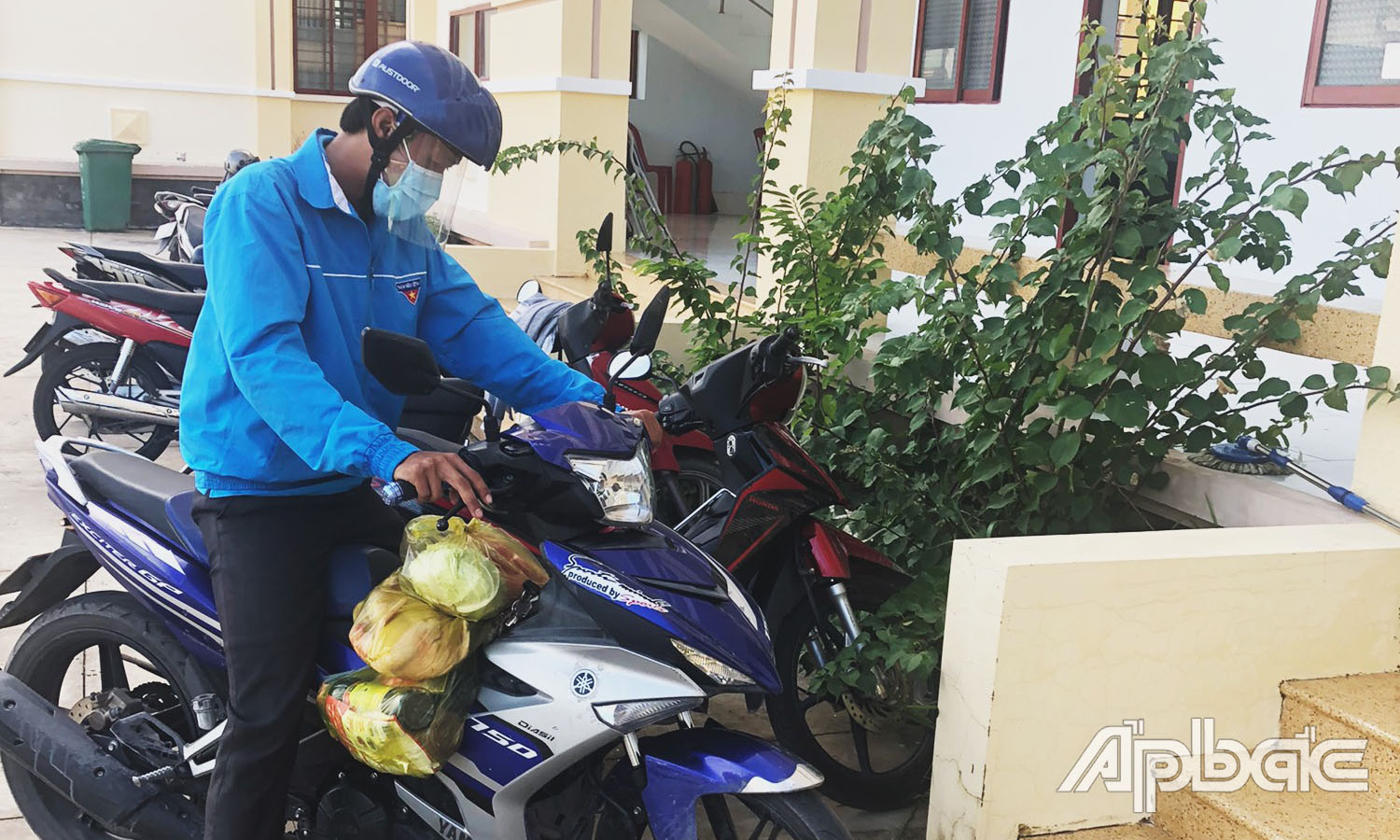 Xã đoàn Tân Thới thực hiện mô hình “Shipper áo xanh”